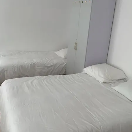 Votre Maison Lointaine Couette-café Pantin